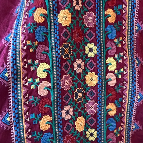 Johnny Was LA V-neck embroidered  top in grape size xl - Picture 2 of 6